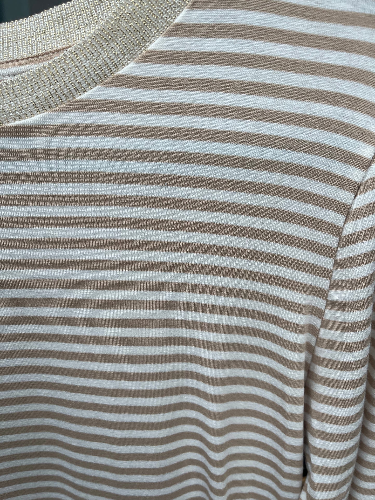 T-shirt m. striber og guld kant