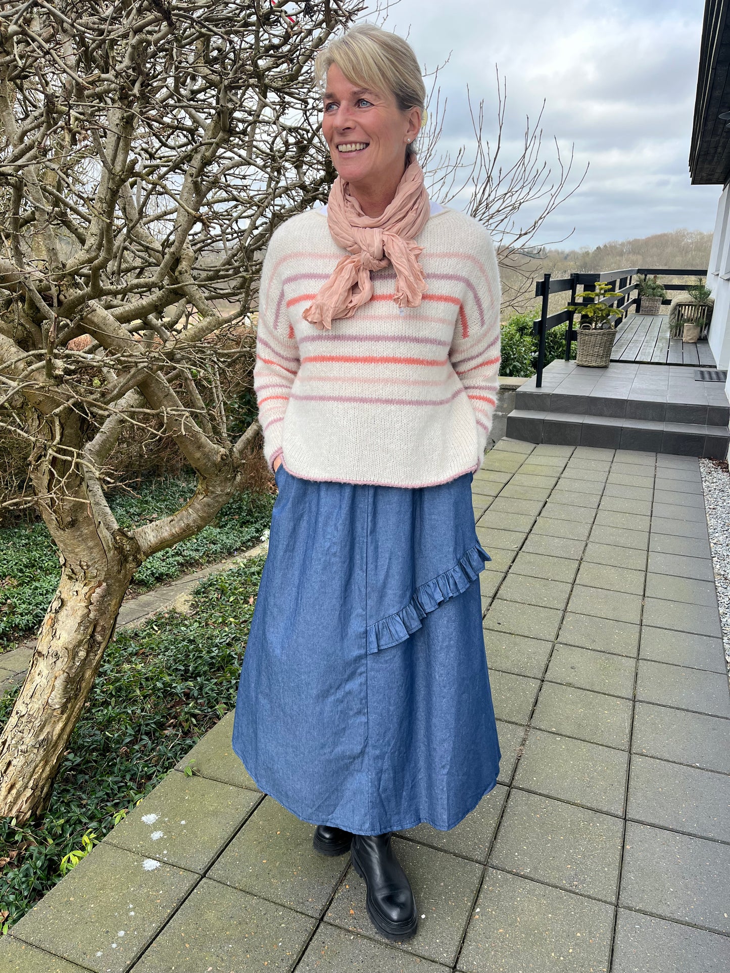 Nederdel m. flæs kant i denim