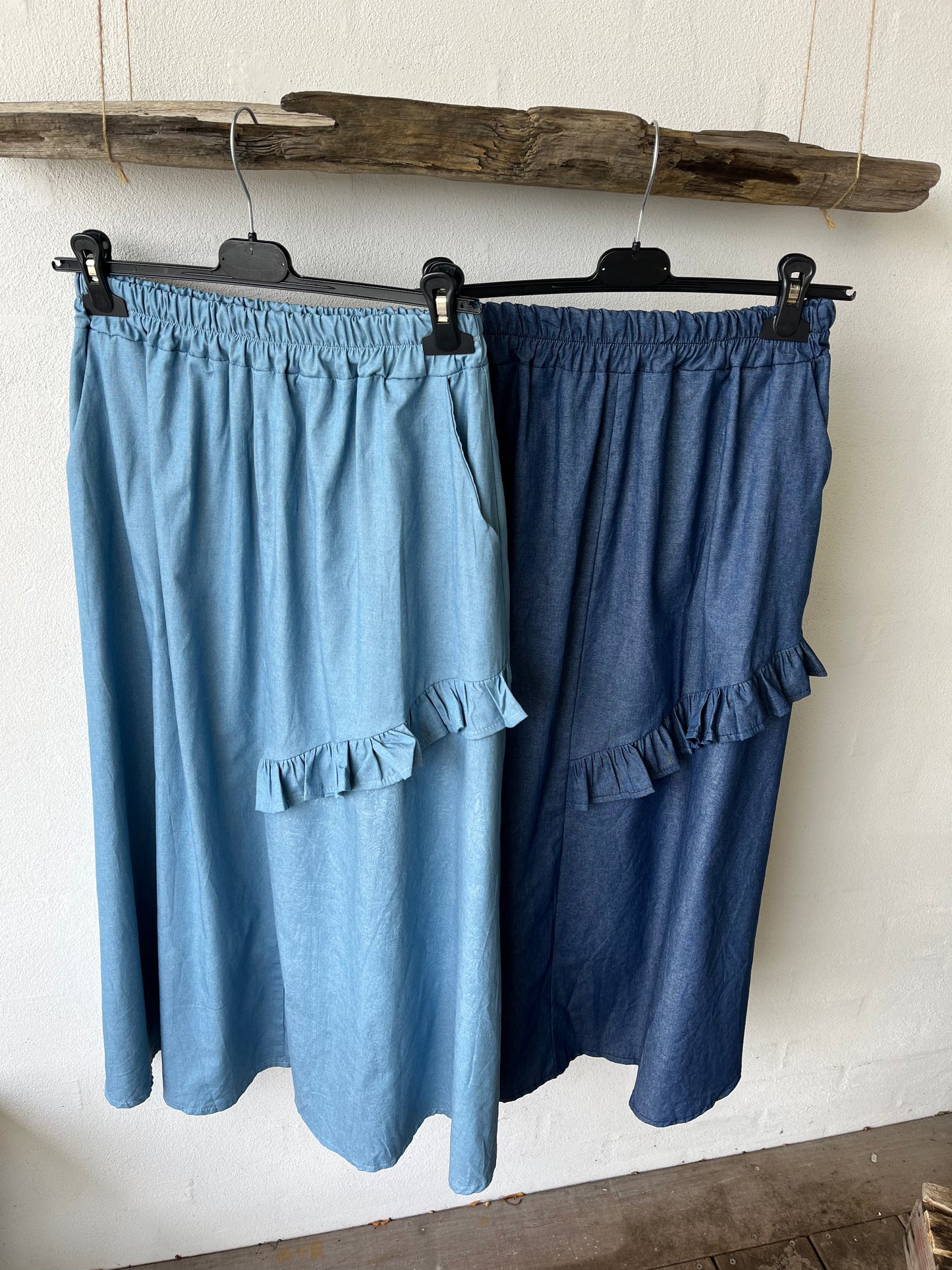 Nederdel m. flæs kant i denim
