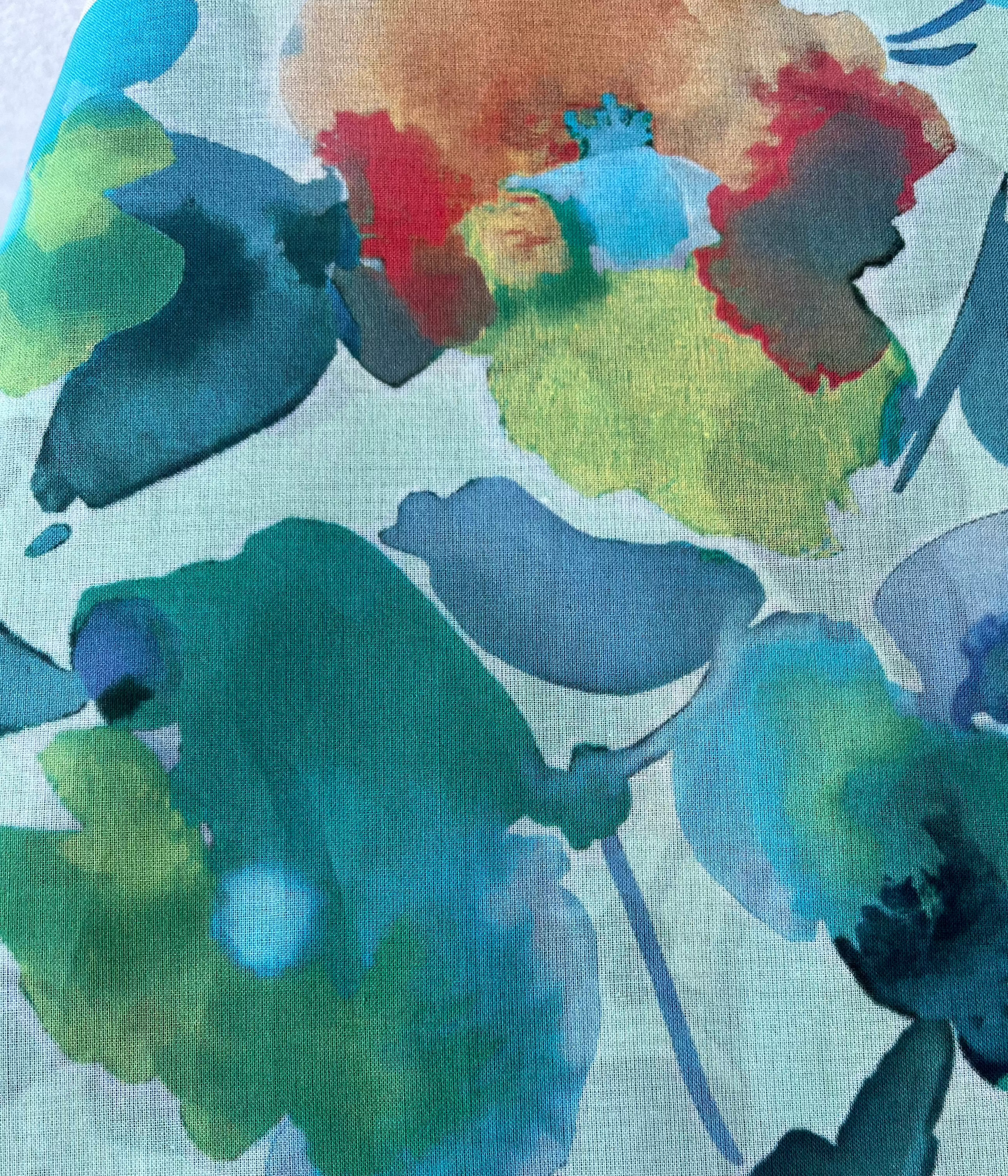 Tørklæde m. store blomster - 70 x 70 cm