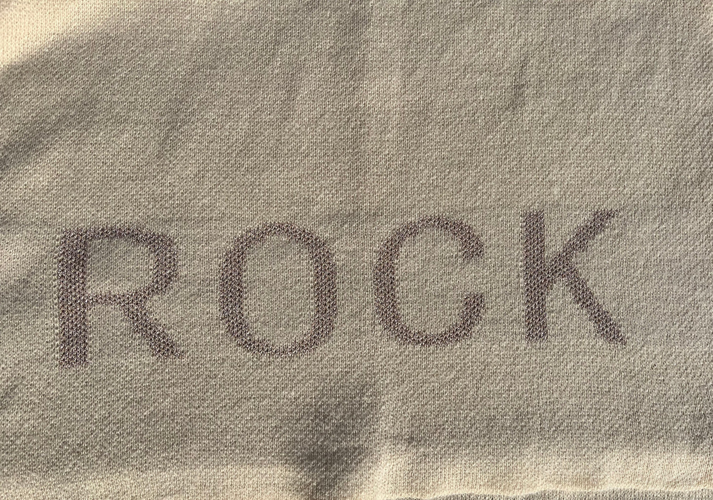 Halstørklæde m. rock guld logo. - TILBUD