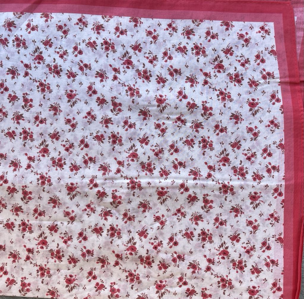 Tørklæde m. små blomster - 70 x 70 cm
