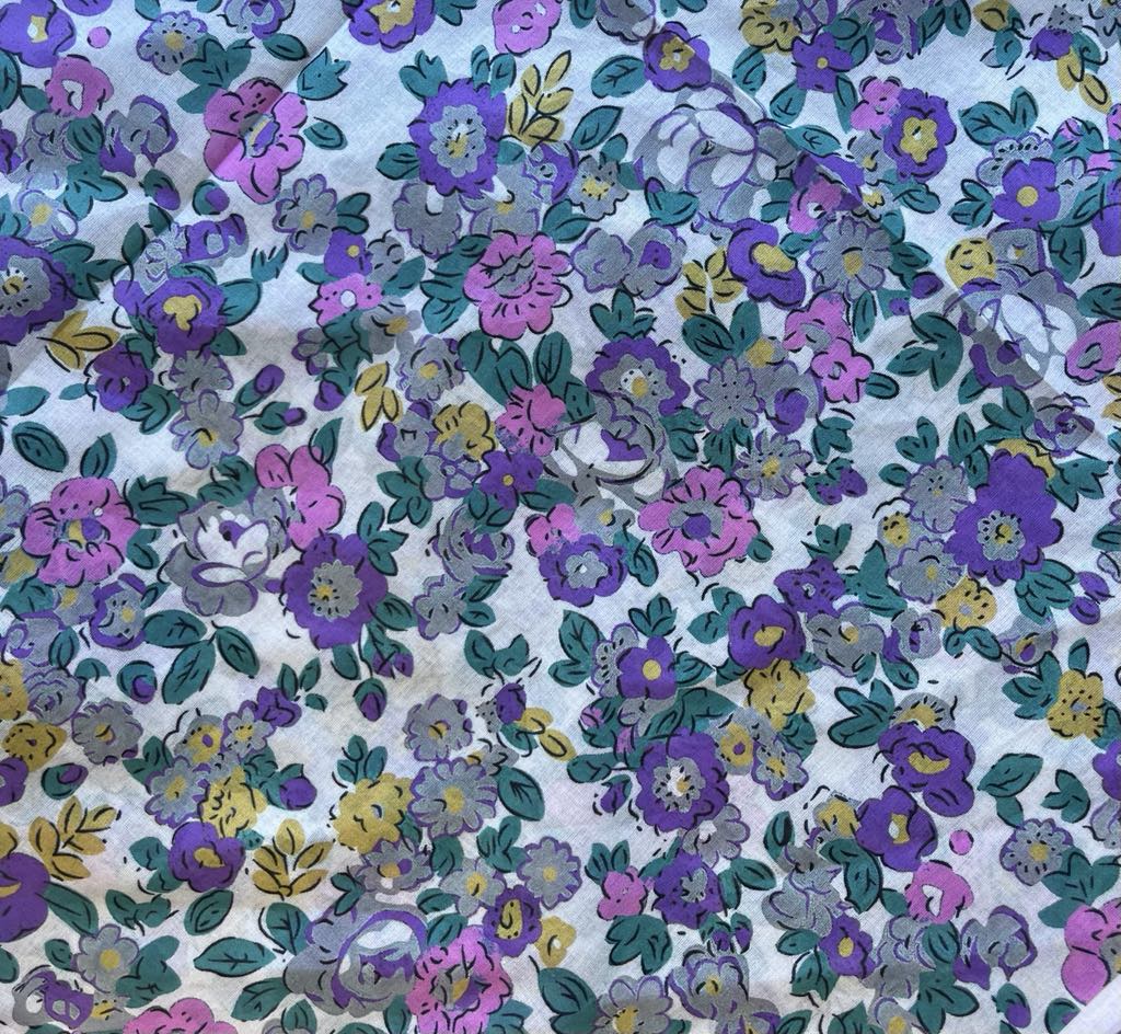 Tørklæde m. blomster - 70 x 70 cm
