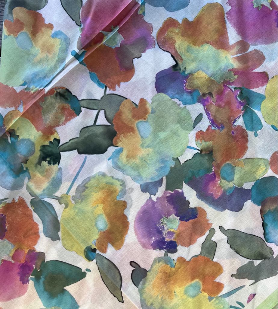Tørklæde m. store blomster - 70 x 70 cm
