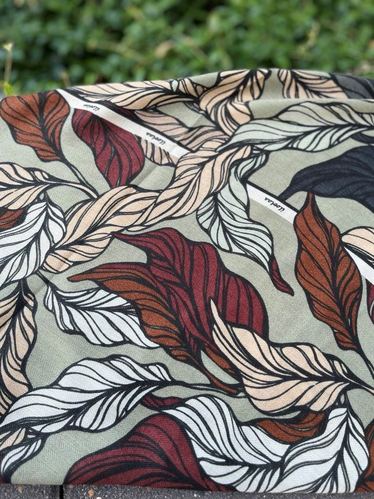 Tørklæde m. blade - 70 x 70 cm