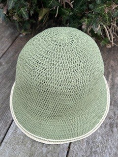 Hat m. kant/ to farvet