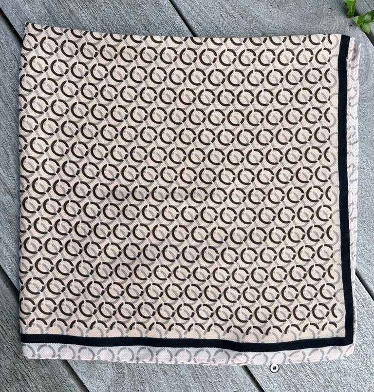 Tørklæde m. cirkler - 70 x 70 cm