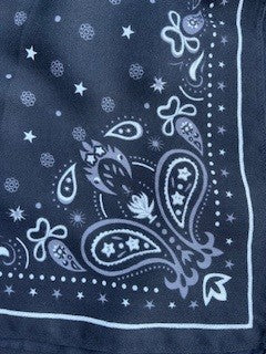 Tørklæde m. stjerner og mønster - 70 x 70 cm