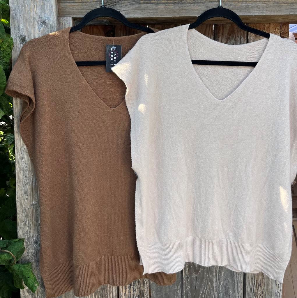 Vest i finstrik m. knapper i siden