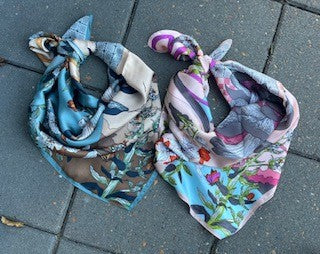 Tørklæde m. blomster - 70 x 70 cm