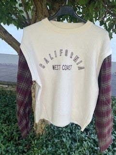 Sweatshirt m. skrift og ternet skjorte ærmer