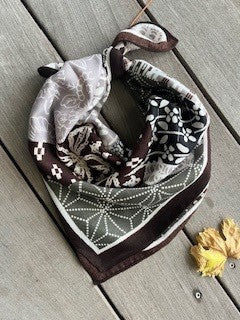 Tørklæde m. mønster - 70 x 70 cm