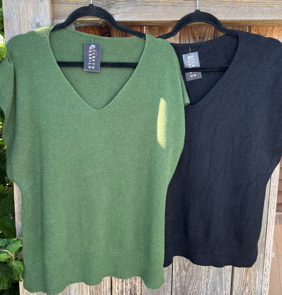 Vest i finstrik m. knapper i siden