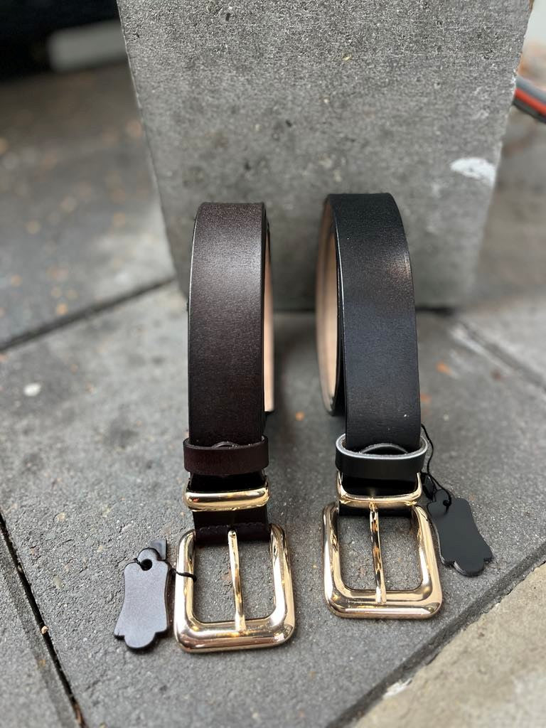 Bælte i læder m. guld spænde