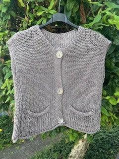 Vest, strik m. guld knapper