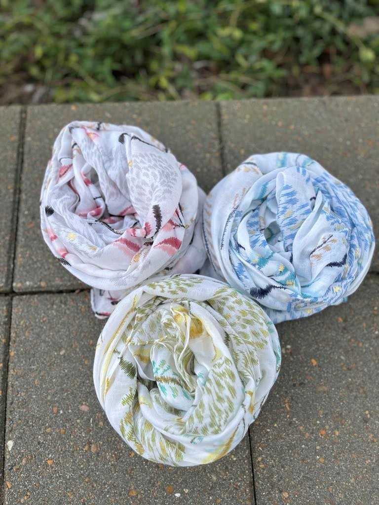 Tørklæde m. mønster og guld