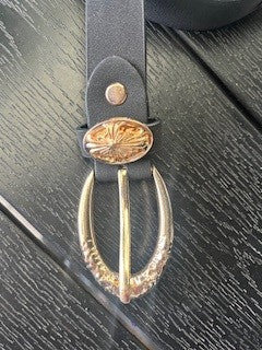Bælte m. guld rosetter