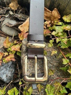 Bælte i læder m. guld spænde