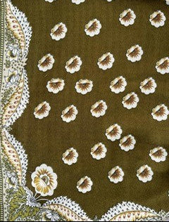 Tørklæde m. blomst - 70 x 70 cm