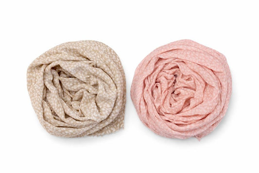 Tørklæde m. små blade og guld