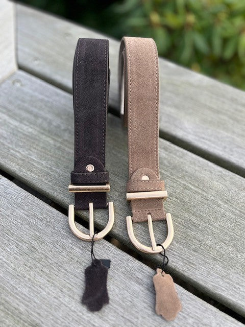 Bælte i ruskinds look m. guld spænde