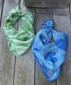 Tørklæde m. hjerter - 70 x 70 cm