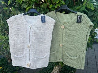 Vest, strik m. guld knapper