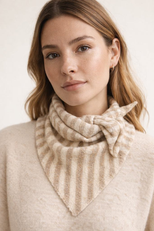 Tørklæde, fin strik m. striber