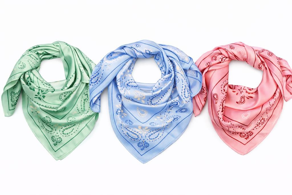 Tørklæde m. paisley - 70 x 70 cm