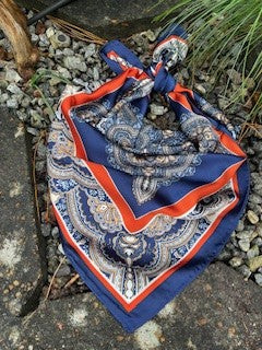 Tørklæde m. paisley - 70 x 70 cm