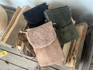 Mobil taske m. plys og ruskind look